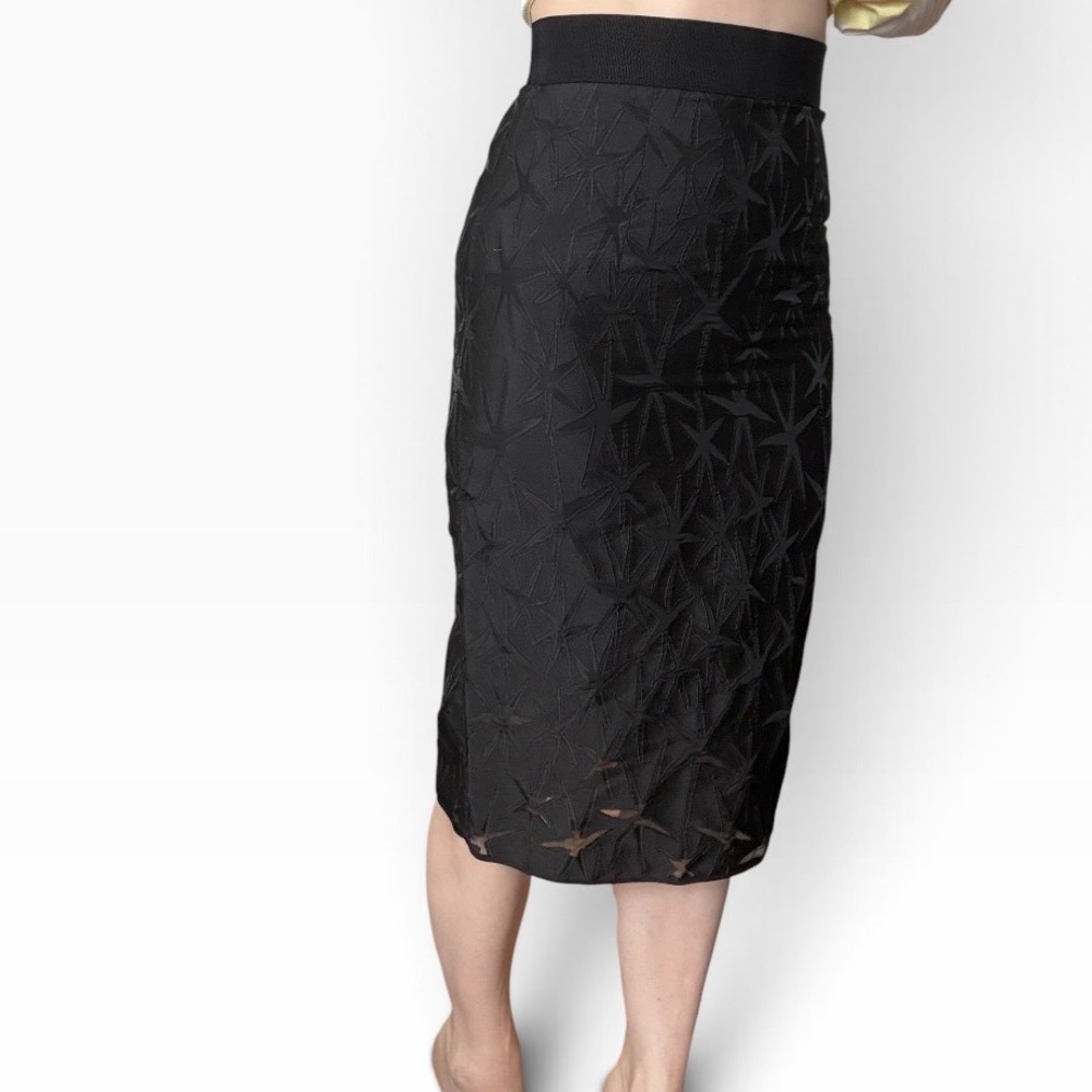 MILLY Black texurre midi pencil skirt high waisted starburst jacquard pattern.